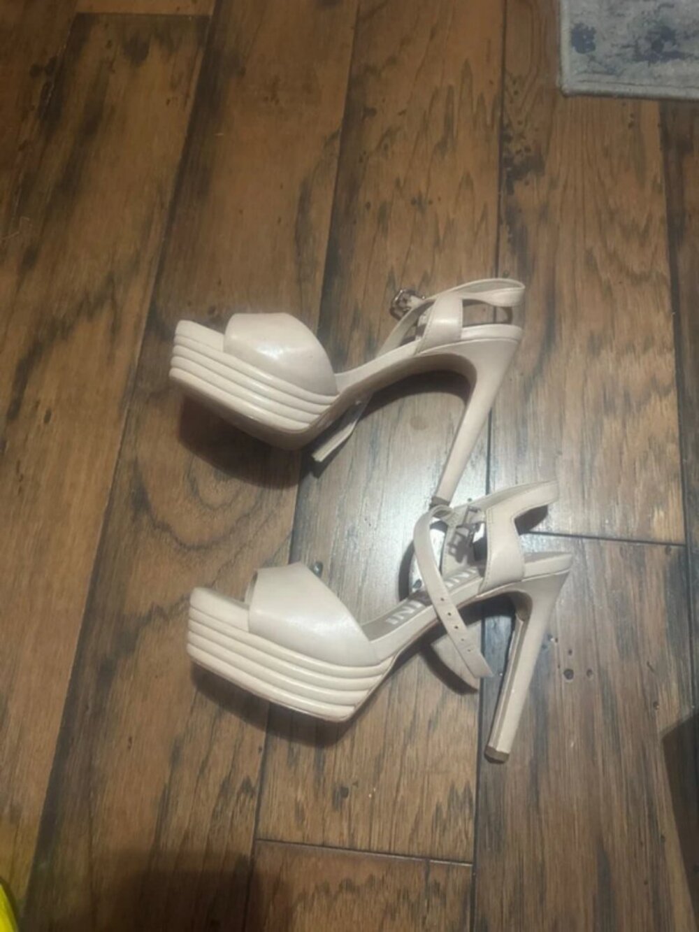 Heels - Picture 4 of 4